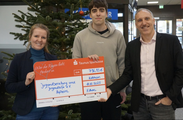 Schülerfirma der Eichendorff Schule Kelkheim des Schuljahres 2024/25 spendet Jahresüberschuss